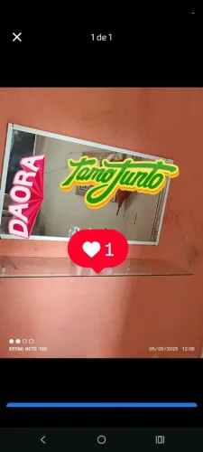 Espelho e prateleira 