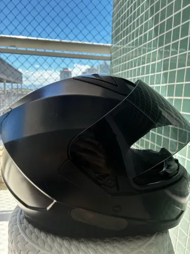 Capacete preto