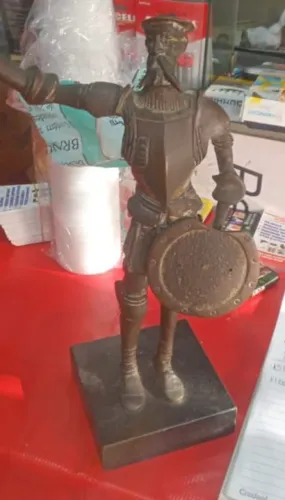 Estátua de bronze