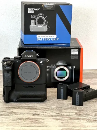 Câmera Sony A7II + Lentes e Acessórios Fotográficos ? Estado de Nova