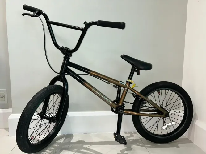 Bicicleta BMX GT bikes aro 18
