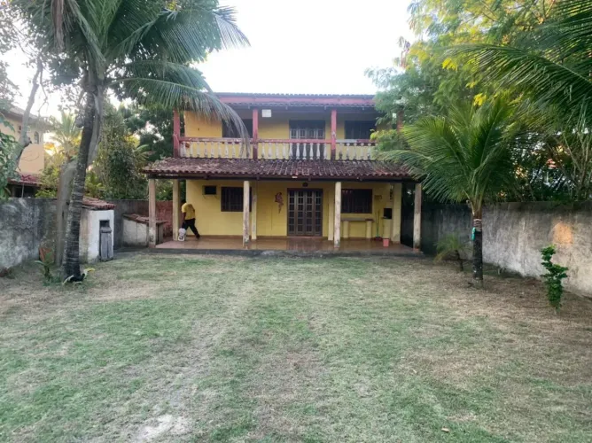 CASA A VENDA COM ÁREA TOTAL DE 872,70M2 NA AV. PRINCIPAL DE NOVA VIÇOSA.BA
