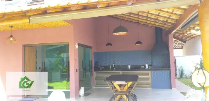 SOBRADO à venda com 03 suítes, área total de 337,50m² e área construída de 262,70m² no Con