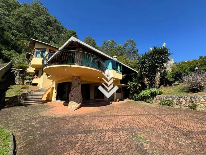Casa com 4 dormitórios para alugar, 240 m² por R$ 6.694,00/mês - Cônego - Nova Friburgo/RJ