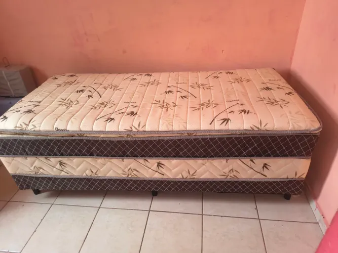 só faz uma mesa e uma cama