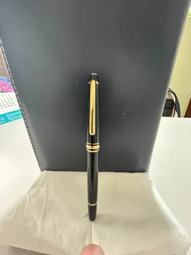 Caneta Mont Blanc original à tinta  pouco usada