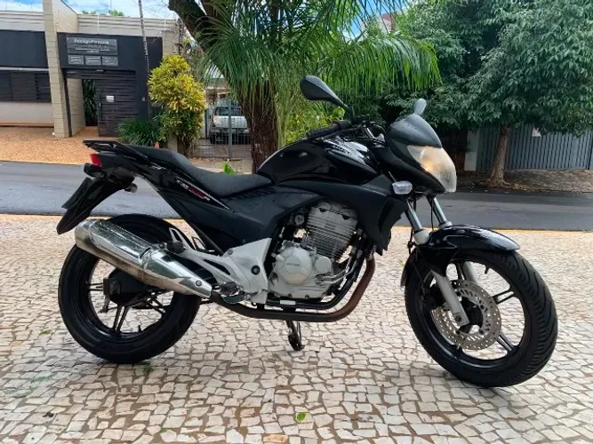 Moto CB300