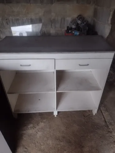 Vendo balcão em MDF para comércio, com dois gavetões .R$ 650,00