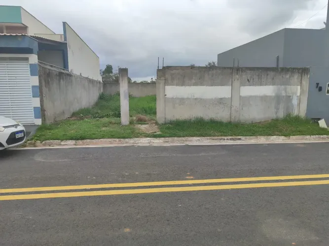 Terreno no Verdes Mares todo murado