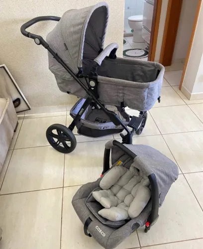 Carrinho Moisés e bebê conforto cosco