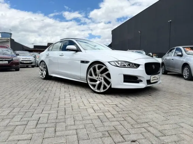Jaguar XE R-Sport 2.0 Turbo Automático - Impecável, Luxo e Desempenho