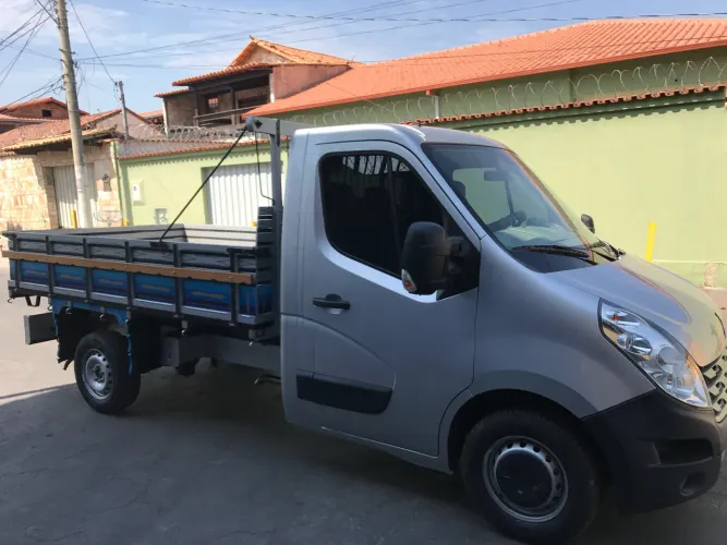 Faço carretos, fretes, pequenas mudanças e viagens 