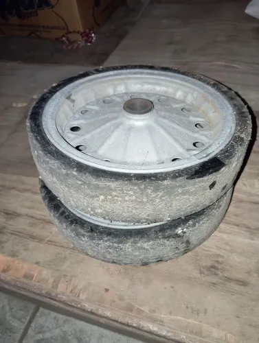 Vendo par de rodas para carrinho de carga