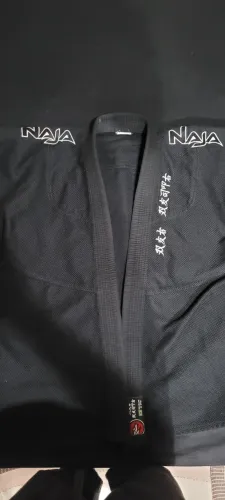 Kimono Preto Naja A01 (usado apenas duas vezes, já lavado e não encolhe mais)