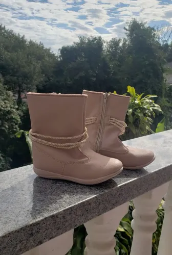 Bota de corino infantil, marca Club Happy, n°26. Muito linda!