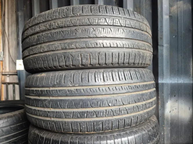 Par de pneus 235/60/18 Pirelli