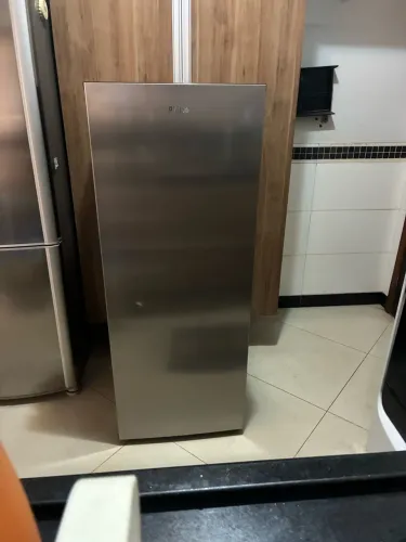 Freezer vertical 201 litros inox semi novo