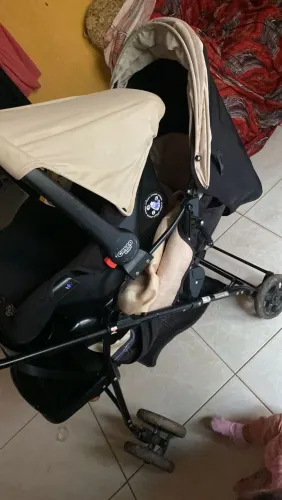 Carrinho de bebê é bebê conforto