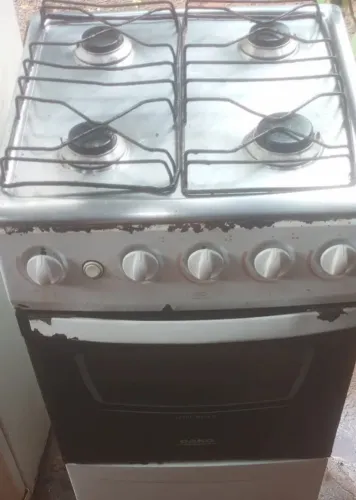 Todas as bocas funcionando normalmente, forno também.