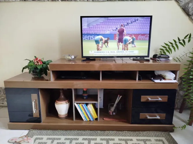 Rack para sala - usado, porém em ótimo estado de conservação. Medidas 170 cm x 40 cm