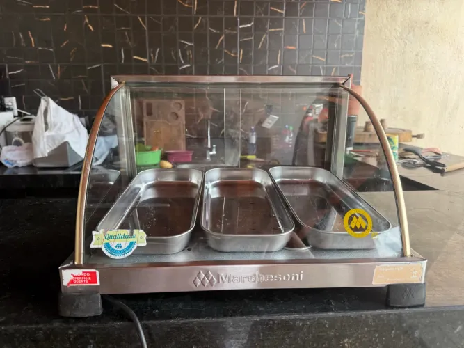 Vendo expositor de salgados