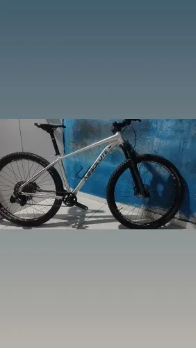 Vendo bike absolute wild1 aceito proposta, vendo whatsapp *62às peças também.