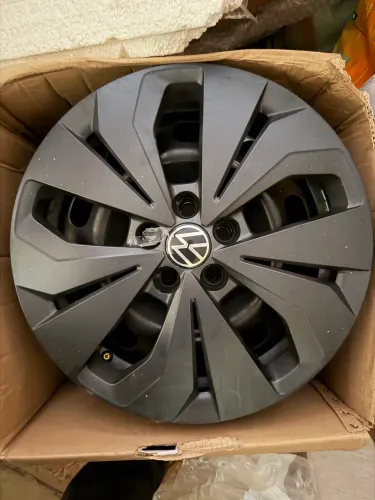 Rodas de ferro aro 16 com calotas VW