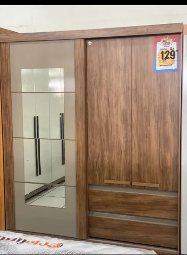 Guarda roupa 91- *
