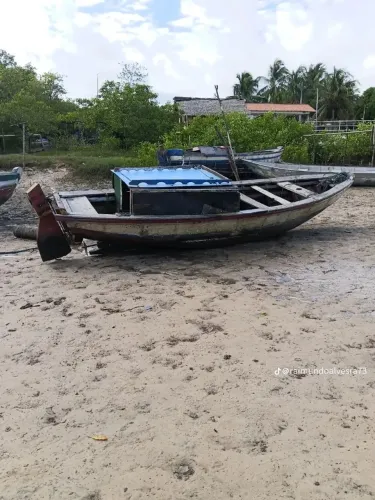 Vende se canoa alguém tiver interesse só chamar meu chate