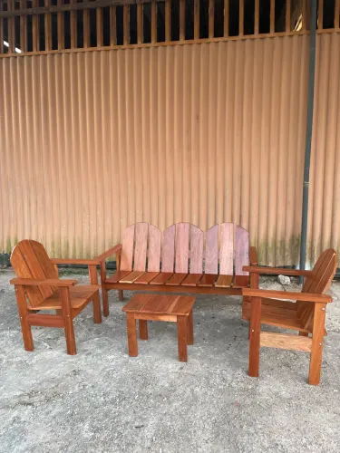 Jogo de pátio em angelim