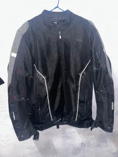 Vende-Se Jaqueta Quatro Em Um