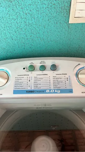 Vendo Uma máquina da marca eletrolux 8 quilo para quem quer sucata valor 400 reais