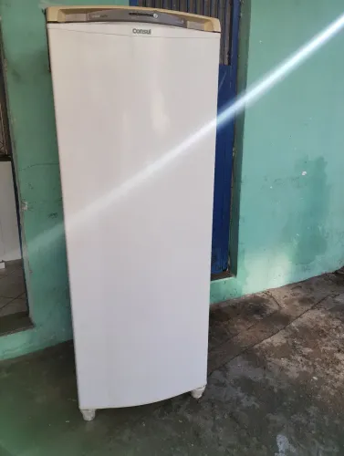 Vendo uma geladeira Frost Free