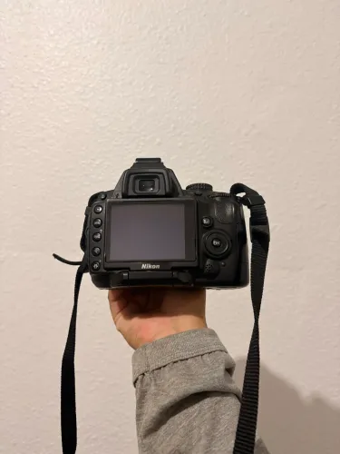 Nikon D5000