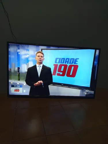 TV LG 42' (NÃO É SMART)