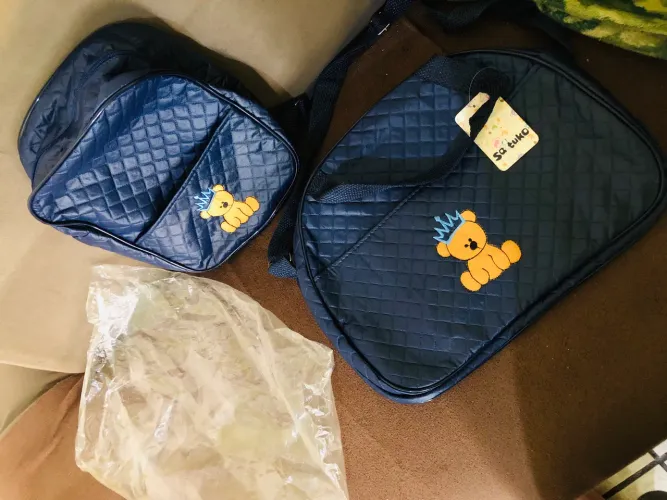 Vendo bolsa maternidade azul marinho, mochila e bolsa, nunca usada lacrada.  tudo novo 
