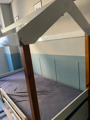 Cama estilo casinha Montissoriana 