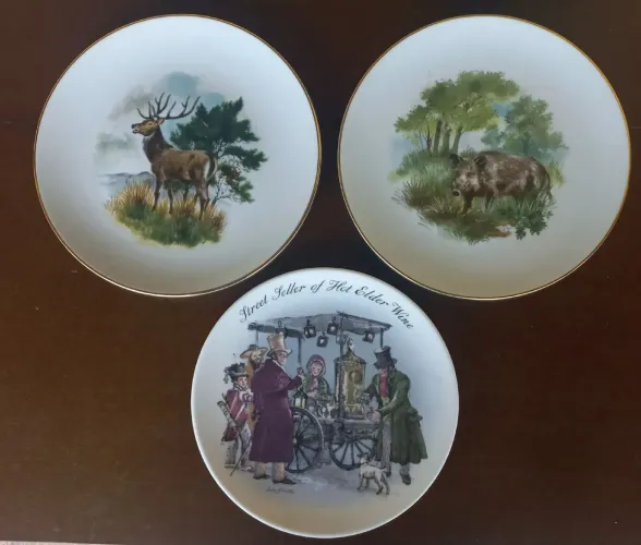 Kit com 3 pratos de porcelana inglesa