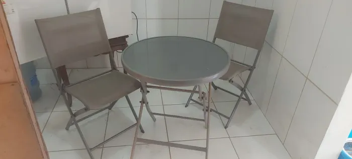 Conjunto de mesa e duas cadeiras novas 200 reais apenas