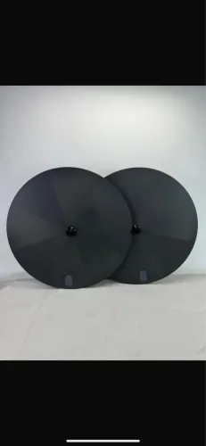 Roda fechada com cubo de cerâmica nova!!