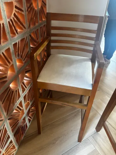 Cadeira infantil para restaurante