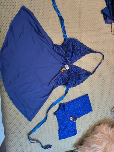 Camisola com hobby azul , acompanha calcinha 