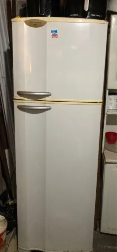 Vendo Geladeira Electrolux com defeito