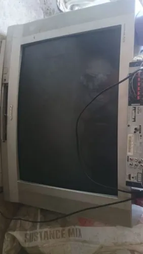 Vende-se Televisão Tubo 