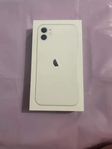 Vendo iPhone 11 super bem conservado?