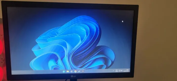 Vendo Monitor LG 19.5" LED HD (HDMI, 2ms) - Ótimo para Home Office e Estudos