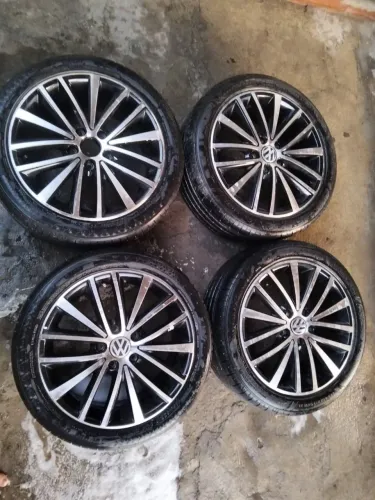 RODA 17 COM PNEU SEMI NOVO 5 FURO