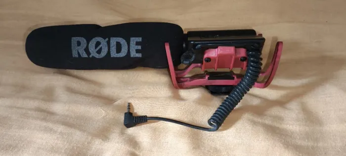 Microfone Direcional RØDE VideoMic com Suporte Rycote Lyre