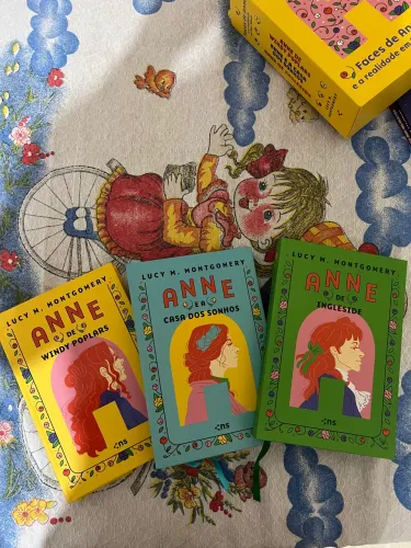 Box de livro ? Faces de Anne? ( contém pôster exclusivo) 