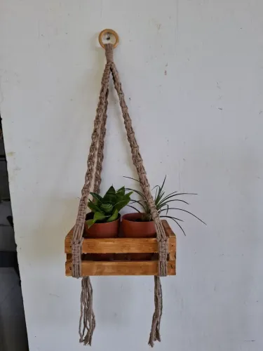 Suporte de plantas em macramê